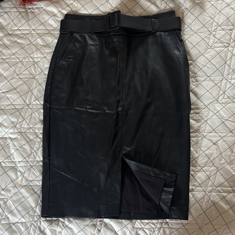 Chic Black Leather Pencil Skirt